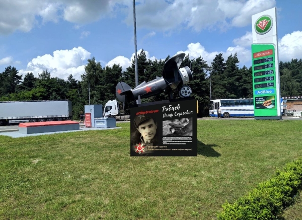 В Бресте появилась уменьшенная копия истребителя И-153