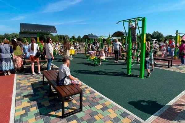 В Кобрине на набережной открыли воркаут-площадку В Кобрине на набережной открыли воркаут-площадку