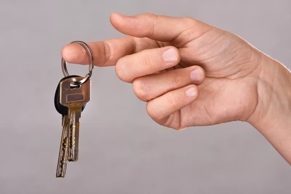 Брестчанка попалась на уловки мошенников и продала квартиру. Что было дальше?