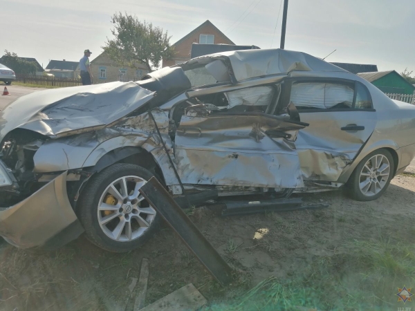 ДТП в Столинском районе: работники МЧС спасли водителя легкового автомобиля ДТП в Столинском районе: работники МЧС спасли водителя легкового автомобиля