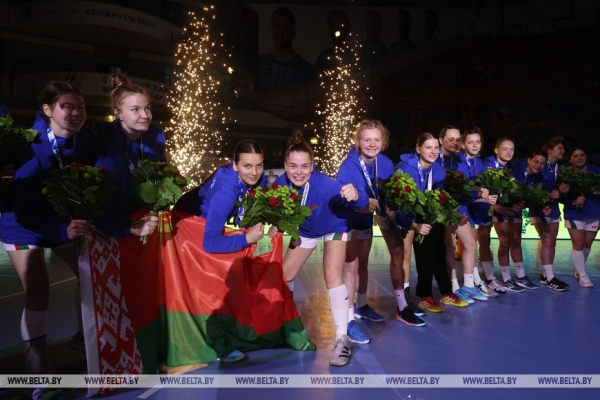 Горячая поддержка трибун, атмосфера дружбы и уважения на Играх. В Бресте наградили девушек-гандболисток Горячая поддержка трибун, атмосфера дружбы и уважения на Играх. В Бресте наградили девушек-гандболисток