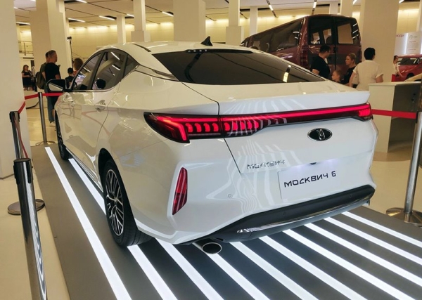 «Москвич-6» представили публике. Это перелицованный китайский лифтбэк