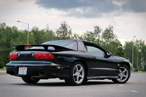 Показываем два редких Pontiac Firebird, которые есть в Беларуси Показываем два редких Pontiac Firebird, которые есть в Беларуси