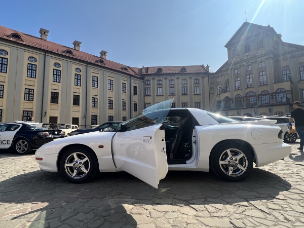 Показываем два редких Pontiac Firebird, которые есть в Беларуси Показываем два редких Pontiac Firebird, которые есть в Беларуси