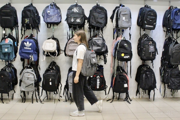 Собираться в школу выгодно здесь! Новая коллекция школьной одежды в магазинах «Мегаполис» в Бресте точно будет солд-аут! Собираться в школу выгодно здесь! Новая коллекция школьной одежды в магазинах «Мегаполис» в Бресте точно будет солд-аут!