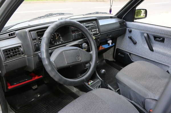 Volkswagen, не видевший зимы почти 20 лет! Отыскали идеальный Golf 1989 г. в., который точно не найти на «вторичке» Volkswagen, не видевший зимы почти 20 лет! Отыскали идеальный Golf 1989 г. в., который точно не найти на «вторичке»