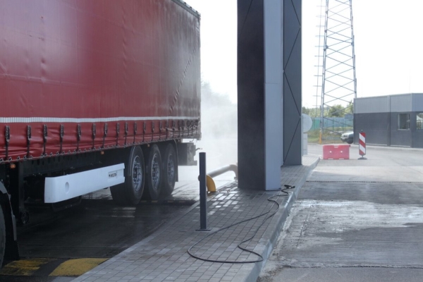 Что говорят водители об обязательной дезинфекции транспорта на границе