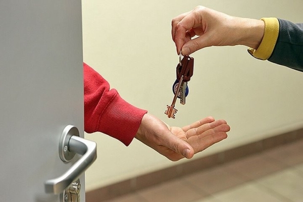 Что нужно проверить в арендованной квартире, чтобы не попасться мошенникам — чек-лист