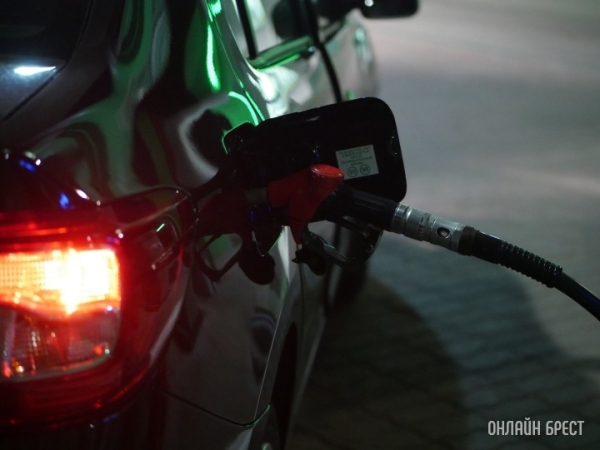 Эксперт объяснил, почему не стоит заливать бензин АИ-92 в современные авто Эксперт объяснил, почему не стоит заливать бензин АИ-92 в современные авто