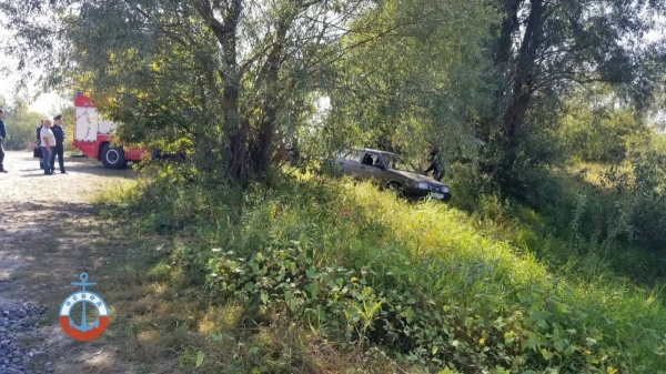 «Лада» скатилась в Припять в Гомельской области. Как это произошло?