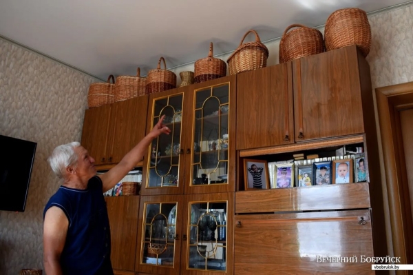 «Лисичек сдавали на 800 рублей, черники – на 1000, корзин продали на 3 тысячи». Как семья подрабатывает на дарах природы