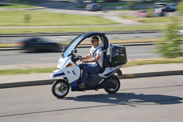 «Покупал за $2 200, но для меня — цены ему нет!» Белорус приобрёл редкий скутер BMW C1
