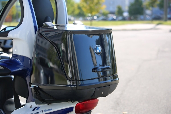 «Покупал за $2 200, но для меня — цены ему нет!» Белорус приобрёл редкий скутер BMW C1