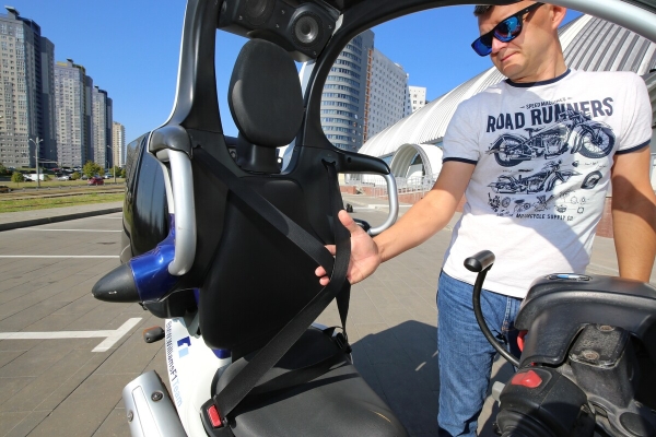 «Покупал за $2 200, но для меня — цены ему нет!» Белорус приобрёл редкий скутер BMW C1