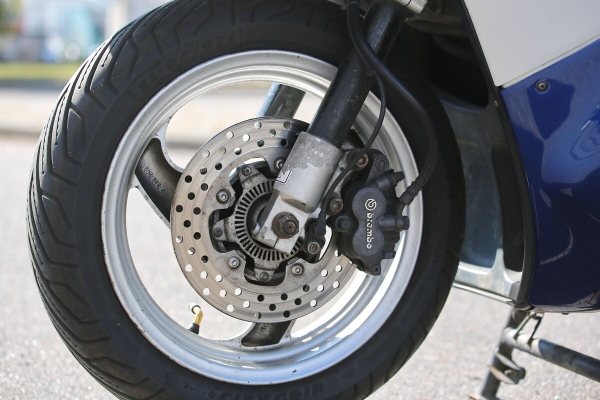 «Покупал за $2 200, но для меня — цены ему нет!» Белорус приобрёл редкий скутер BMW C1