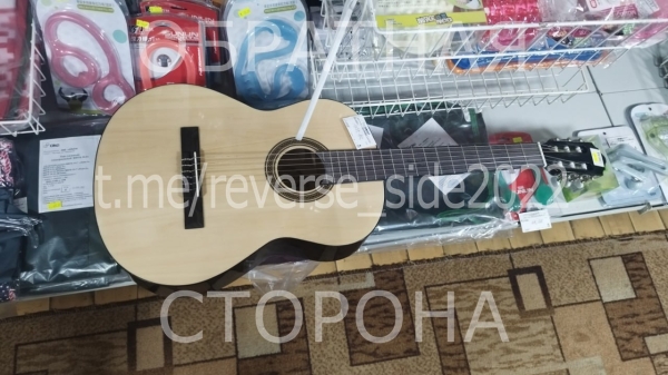 В Березе мужчина украл гитару в магазине. Как он это сделал?