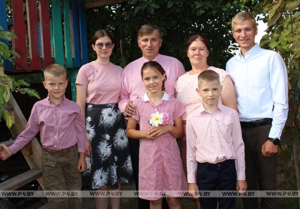 Жемчужную свадьбу отметили родители девятерых детей Ольга и Василий Попитич из Пинского района Жемчужную свадьбу отметили родители девятерых детей Ольга и Василий Попитич из Пинского района