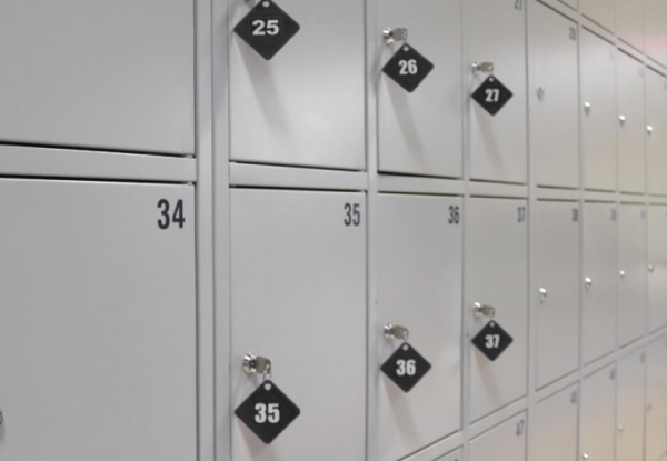 Белоруска решила оставить деньги в камере хранения магазина, потому что их не взяли в банке