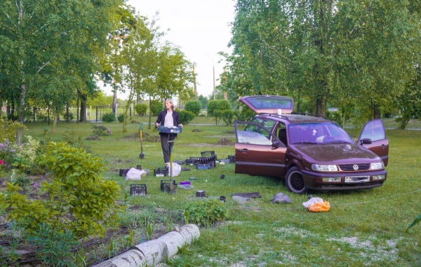 Брестчанин превратил VW Passat (B4) в «кветкамобиль»