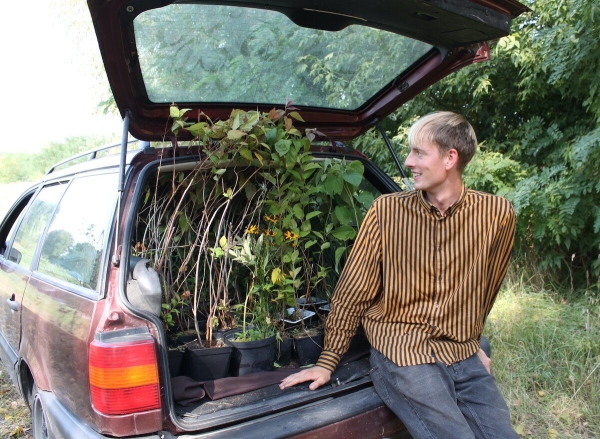 Брестчанин превратил VW Passat (B4) в «кветкамобиль»