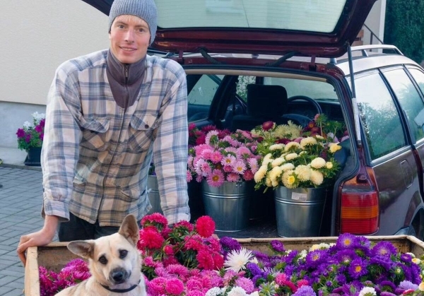 Брестчанин превратил VW Passat (B4) в «кветкамобиль»