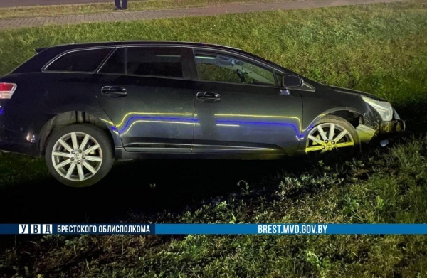 ДТП в Столине: автомобиль оказался в кювете ДТП в Столине: автомобиль оказался в кювете