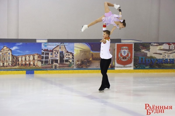 Фігурысты з розных куткоў краіны прыехалі ў Пружаны, каб пазмагацца за «Кубак Белавежскай пушчы» і пуцёўку на рэспубліканскія Алімпійскія дні моладзі Фігурысты з розных куткоў краіны прыехалі ў Пружаны, каб пазмагацца за «Кубак Белавежскай пушчы» і пуцёўку на рэспубліканскія Алімпійскія дні моладзі
