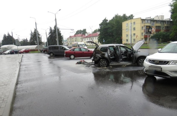 Пенсионерка в Гомеле подожгла два автомобиля по указанию мошенников