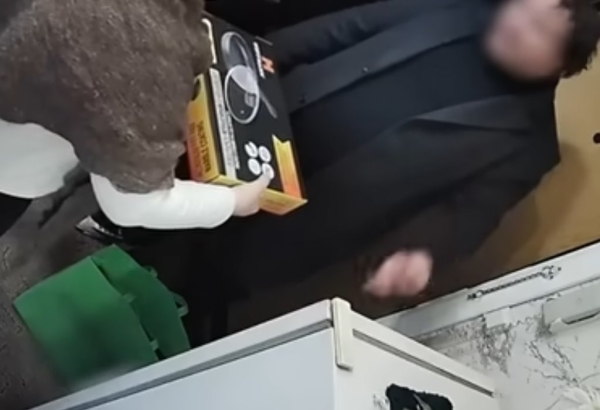 «Платят там действительно хорошо». Откровения девушки-«ходока», которая продавала «на дому» ножи и сковородки «Платят там действительно хорошо». Откровения девушки-«ходока», которая продавала «на дому» ножи и сковородки