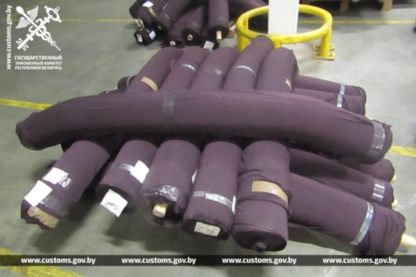 Польский перевозчик пытался незаконное ввезти партию тканей и полотен стоимостью свыше 72 тыс. рублей