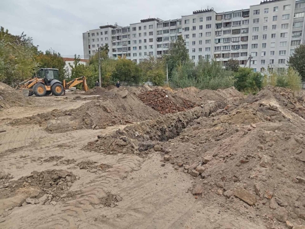 Раскопки в центре Бреста на участке бывшего «Прибужского квартала» Раскопки в центре Бреста на участке бывшего «Прибужского квартала»