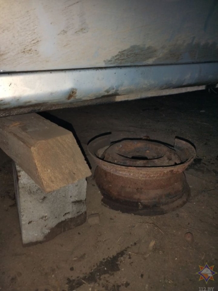 Renault Scenic упал на 56-летнего мужчину во время ремонта Renault Scenic упал на 56-летнего мужчину во время ремонта