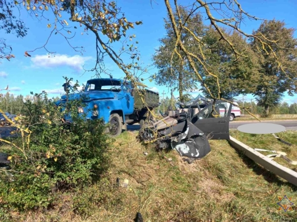 Страшная авария в Барановичском районе: появилось видео, как спасали пассажира BMW Страшная авария в Барановичском районе: появилось видео, как спасали пассажира BMW