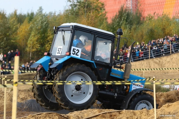 Такого вы еще не видели! Под Минском прошли гонки на тракторах