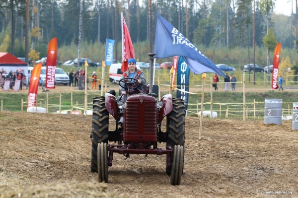 Такого вы еще не видели! Под Минском прошли гонки на тракторах