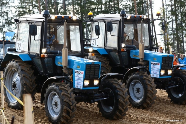 Такого вы еще не видели! Под Минском прошли гонки на тракторах