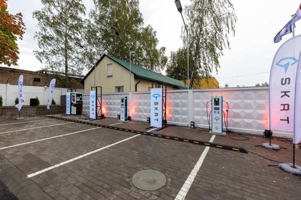 В Беларуси появился новый бренд ЭЗС. Первую станцию открыли в Колодищах В Беларуси появился новый бренд ЭЗС. Первую станцию открыли в Колодищах