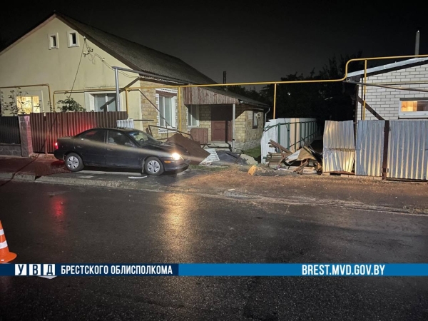 В Брестской области пьяный водитель сбил девушку и сбежал В Брестской области пьяный водитель сбил девушку и сбежал