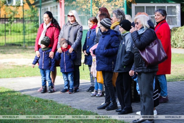 Волонтеры и правоохранители устроили праздник для ребят из социально-педагогического центра Бреста