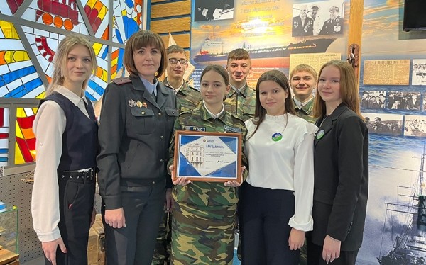 Активисты 9-й школы получили награды от МВД за создание видеоролика по безопасности Активисты 9-й школы получили награды от МВД за создание видеоролика по безопасности