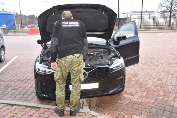 Белорус пытался переехать границу на Volvo, угнанной в Германии. Сколько такая стоит? Белорус пытался переехать границу на Volvo, угнанной в Германии. Сколько такая стоит?