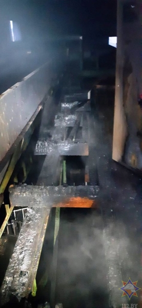 Цех распиловки древесины горел в Каменецком районе Цех распиловки древесины горел в Каменецком районе