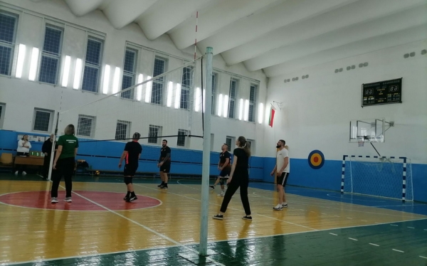 Как волейбол подружил два барановичских предприятия