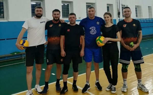 Как волейбол подружил два барановичских предприятия