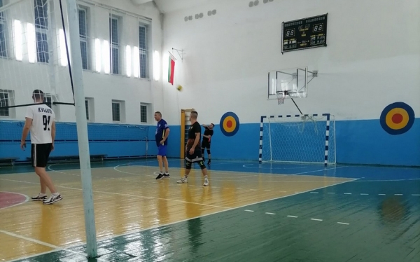 Как волейбол подружил два барановичских предприятия