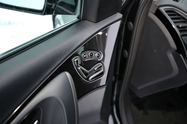 «Отъездил десять лет и ни на секунду не пожалел!». Белорус о владении корейским бизнес-седаном Hyundai Grandeur