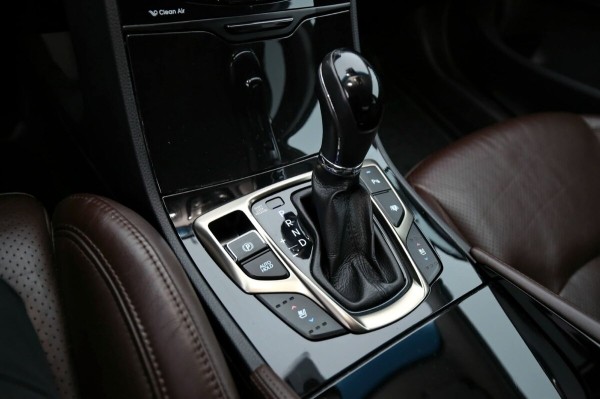 «Отъездил десять лет и ни на секунду не пожалел!». Белорус о владении корейским бизнес-седаном Hyundai Grandeur