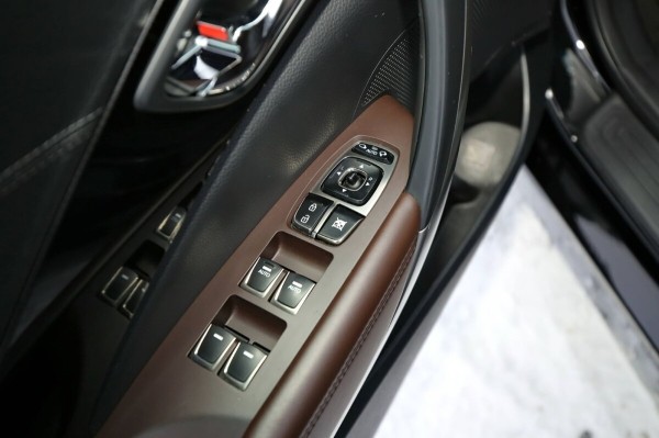 «Отъездил десять лет и ни на секунду не пожалел!». Белорус о владении корейским бизнес-седаном Hyundai Grandeur