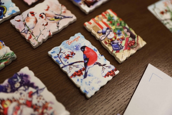 Посмотрите, какие новогодние открытки и почтовые марки выпустят на «Белпочте» Посмотрите, какие новогодние открытки и почтовые марки выпустят на «Белпочте»