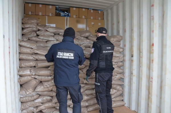 Редкое уголовное дело: в Минске будут судить организатора контрабанды сигарет Редкое уголовное дело: в Минске будут судить организатора контрабанды сигарет